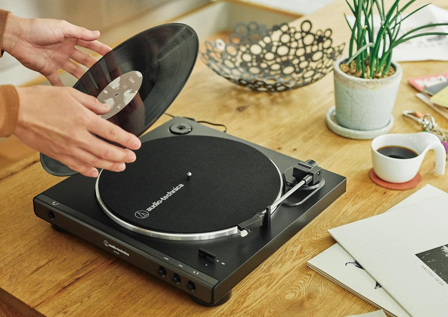 Audio-Technica LP60XBK Platine Vinyle Stéréo à Entraînement par Courroie, Entièrement Automatique Noir